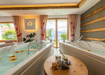 Vasche termali con vista panoramica nel Wellnesshotel Val Venosta, Hotel Watles