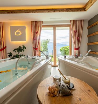Spa tubs with panoramic view in the Wellness Hotel Venosta Valley, Hotel Watles