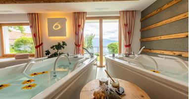 Spa tubs with panoramic view in the Wellness Hotel Venosta Valley, Hotel Watles