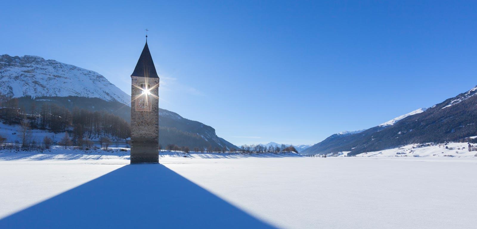 winter-turm-im-reschensee