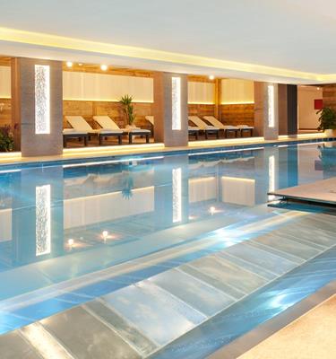 Hotel con piscina in Val Venosta - Piscina interna al Wellnesshotel Watles