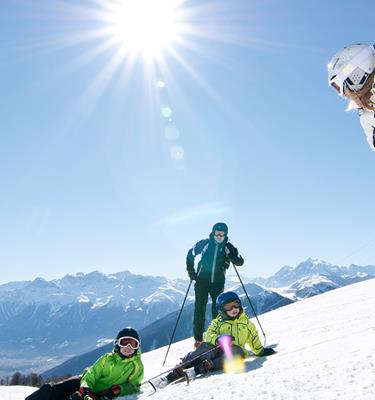 Familien- Skiurlaub im Vinschgau im Skihotel Watles an der Piste